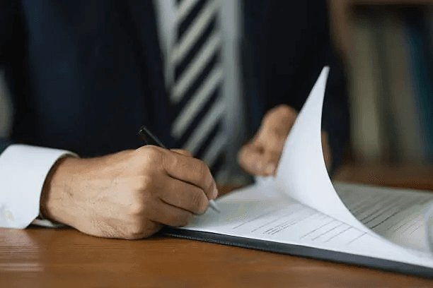 Licitar en Cádiz: requisitos de sostenibilidad 2026