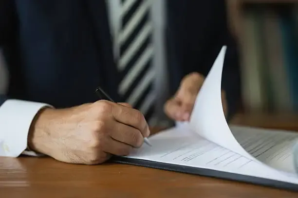 Licitar en Cádiz: requisitos de sostenibilidad 2026